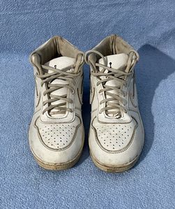 MID TOP WHITE SNEAKER