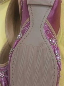 Embellished Juttis/Mojaris