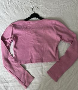 Pretty in Pink 💕 Ribbed Long-Sleeve Crop Top