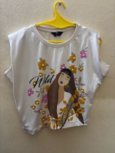 Graphic Print Sleeveless Top