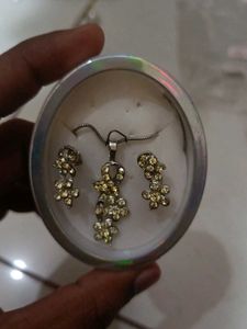 Floral Jewelry Set - Necklace &amp; Earrings