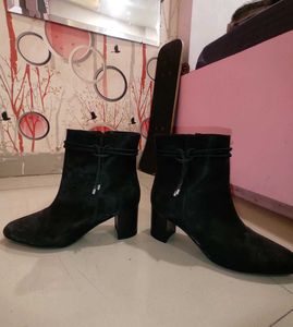 Chic Black Suede Block Heel Boots
