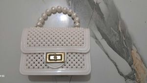 Cute Pearl Handle white Handbag