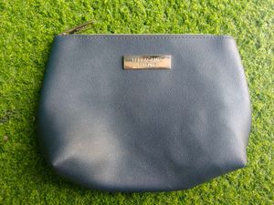 Ferragamo Parfums Premium Navy Blue Zipper Pouch –