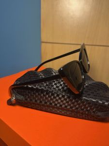 Stylish Black Cat-Eye Sunglasses