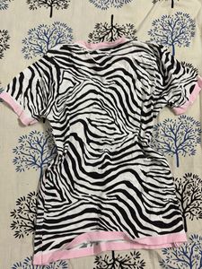 Zebra Print V-Neck ruched hem T-Shirt
