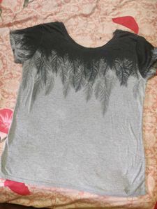 Gray Feather Print T-Shirt