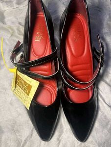 Shiny Black Pointed Toe Heels