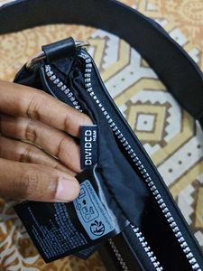 h&amp;m black sling bag
