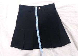 !REDUCED PRICE! Black pleated skirt with shorts
