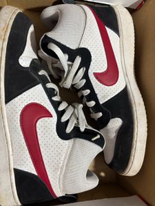UK-10 Nike Men Borough Sneaker