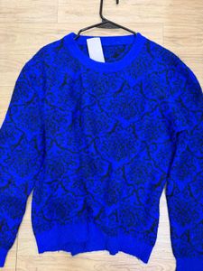 Vibrant Blue Retro Patterned Cozy Top