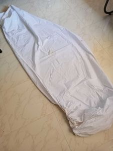 Comfortable White Fitted Bed cover with elastic