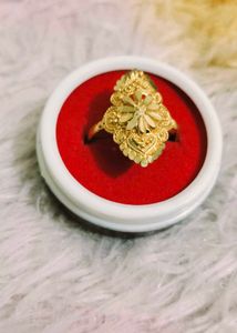Exquisite Gold Ring with Intricate Design