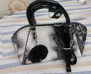 Stylish Snakeskin Handbag - New