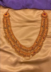 Elegant Gold Toned Necklace Set