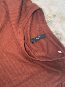 Chic Brown Ribbed Top with Ruffle Sleeves