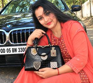 10"/7" Esbeda Sequin Black Handbag