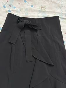 H&amp;M Black Ruffle Skirt