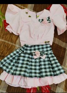 Cute Pink &amp; Checkered Skirt Set
