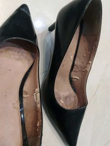 Elegant Black Pointed-Toe Stiletto Heels