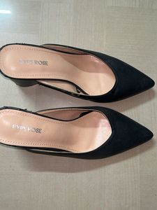 Stylish Black Pointed Toe Mules