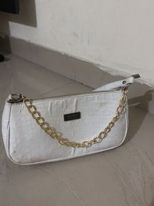📍Two Chic Quilted Crossbody Bag