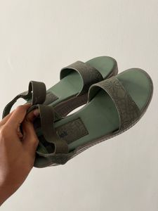 Chic Green Platform Sandals