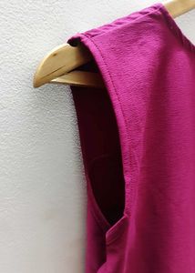 Elegant Sleeveless Kurta with Floral Embroidery
