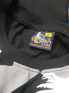 Men black tshirt