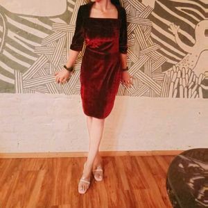 Elegant Velvet Midi Dress