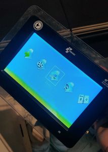 Digital Photo Frame with Clear Display