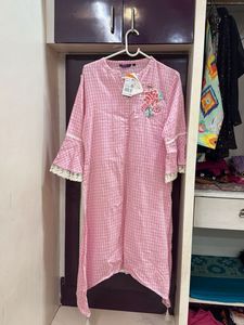 Chic Pink Checked Kurta with Embroidery