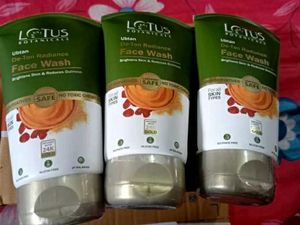 Lotus Botanicals Ubtan Face Wash For Men &amp; Women