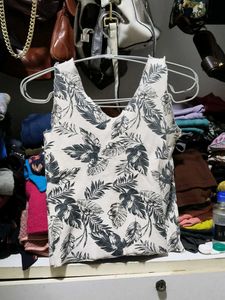 Sleeveless Casual top