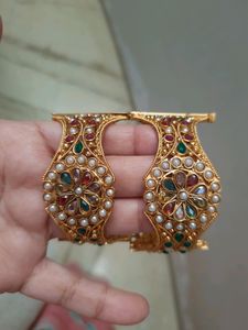 Exquisite balika vadhu Bangle Set