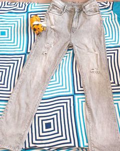 combo of peach top with jeans