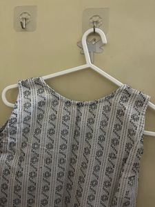 Sleeveless Printed Kurta Top