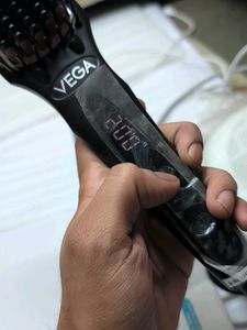 VEGA Black Shine Hair Straightening Brush