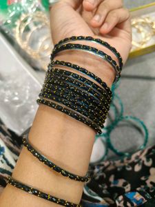 Elegant Dark Blue Glass Rain Drop Bangles Set