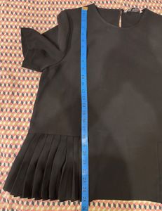 Zara - Elegant Black Pleated Hem Top
