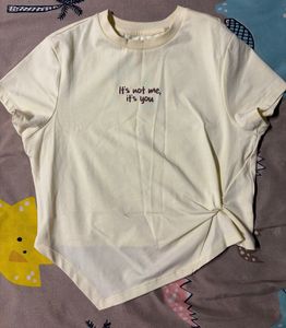 Cute Graphic Tee "It's not me, it's you"