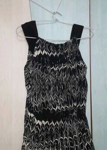 Stylish Black &amp; White Leaf Print Top
