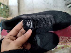 Red Tape Black Running Sneakers(40) Assemble shoes