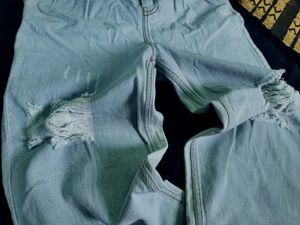 snatched Distressed Light Wash Jeans