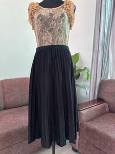 Elegant Black Pleated Skirt