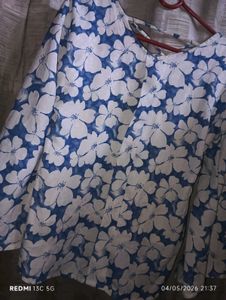 Blue &amp; White Floral Print Top