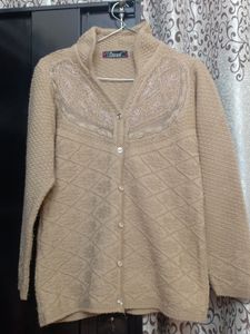 Very Pretty Wooen Sweater