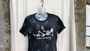 I. Skeleton "Literally Dead Right Now" T-Shirt