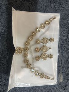 Elegant Necklace and Earring Set